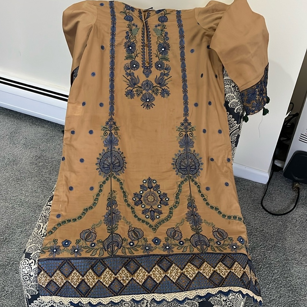 SAPPHIRE  Embroidered Pakistani Lawn Suit Size Small | 2-Piece Traditional Dress